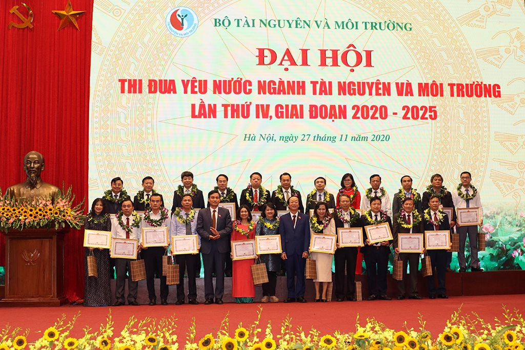 Phát động phong trào thi đua yêu nước 